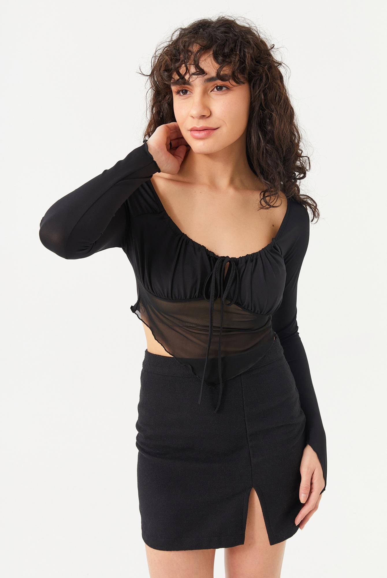  Ecrou Kadın Siyah Önü Drapeli Altı Tül Detay Crop Bluz