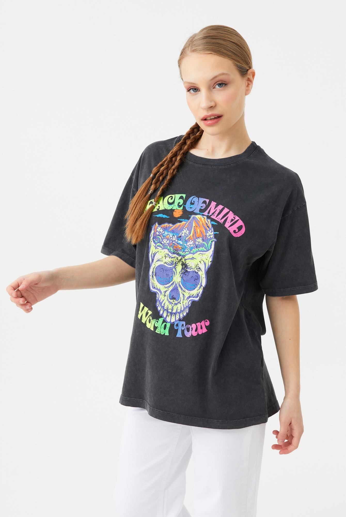 Ecrou Kadın Antrasit Peace Of Mind Baskılı Yıkamalı Oversize Tshirt