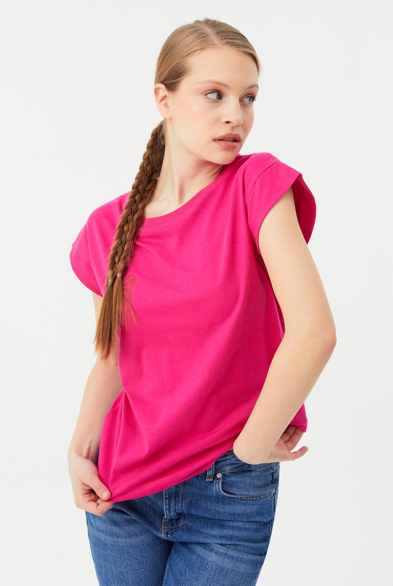  Ecrou Kadın Fuşya Kolu Detaylı Regular Fit Basic Tshirt