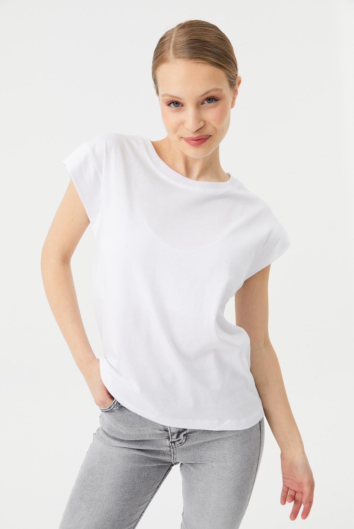  Ecrou Kadın Beyaz Kolu Detaylı Regular Fit Basic Tshirt