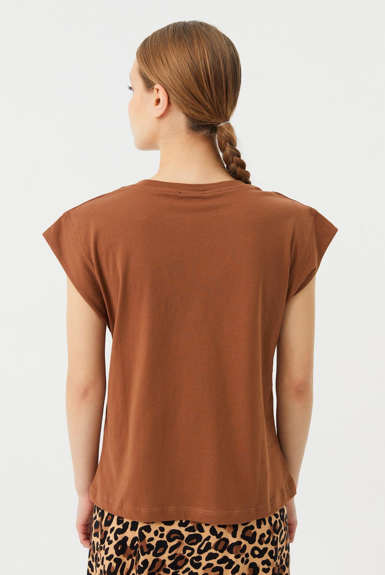  Ecrou Kadın Karamel Kolu Detaylı Regular Fit Basic Tshirt